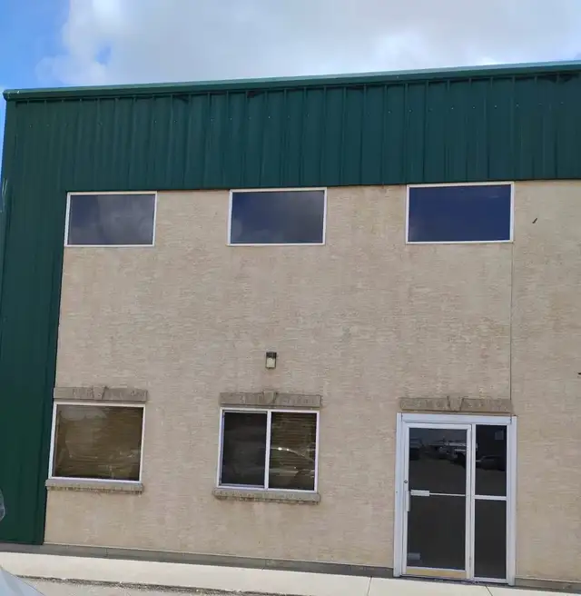 Commercial Shop Bay for Lease