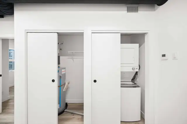 Modern 1 Bedroom Apartment! Move In Ready! - Photo 9