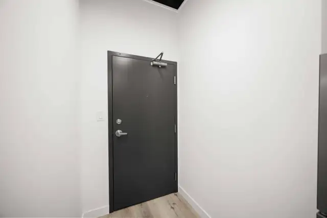 Modern 1 Bedroom Apartment! Move In Ready! - Photo 13