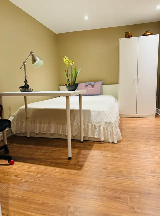 A beautiful bedroom/parking lot near UTM for rent - Photo 2