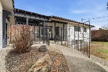 LARGE HOME IN VALLEYVIEW WITH PANORAMIC MOUNTAIN VIEWS - Photo 2