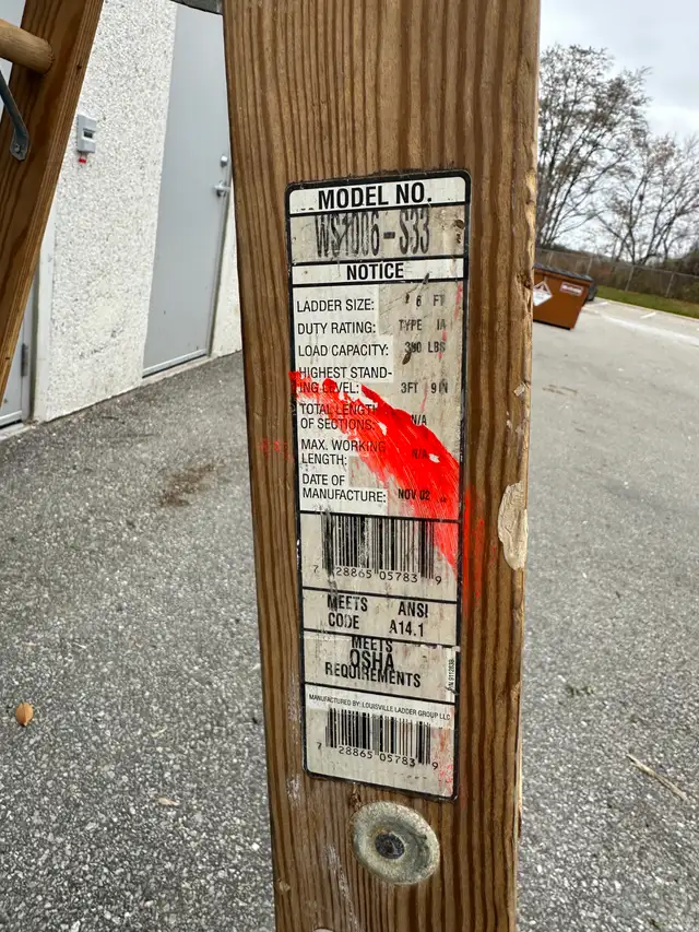 Vintage wooden ladder for décor purposes 10ft tall and 6 ft. - Photo 2