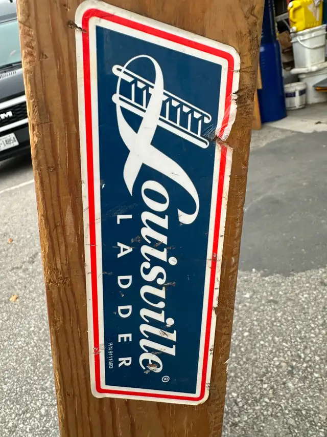 Vintage wooden ladder for décor purposes 10ft tall and 6 ft. - Photo 4