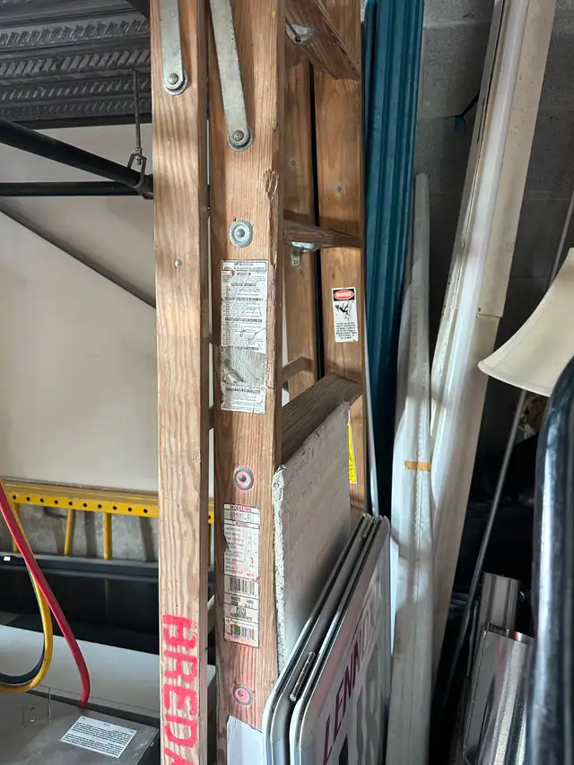 Vintage wooden ladder for décor purposes 10ft tall and 6 ft. - Photo 6