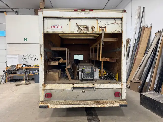 Eavestrough machine and cube van - Photo 6