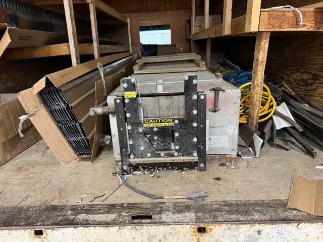 Eavestrough machine and cube van - Photo 10