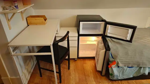 Room for Rent - move in ready - All in, Best Value - Photo 5