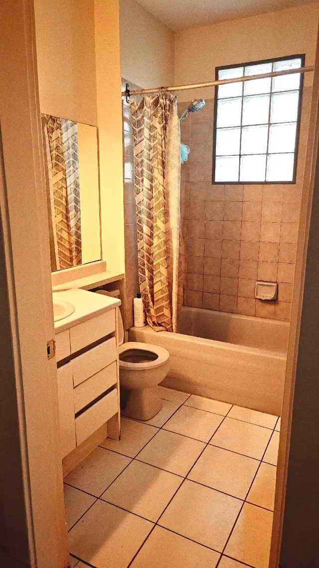 Room for Rent - move in ready - All in, Best Value - Photo 6