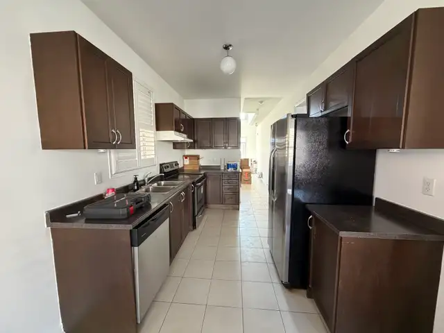 3-Bedroom House For Rent: Markham Rd & Denison St - Photo 5