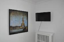 Large Bright Furnished Studio in the Heart of Sandy Hill - Photo 6