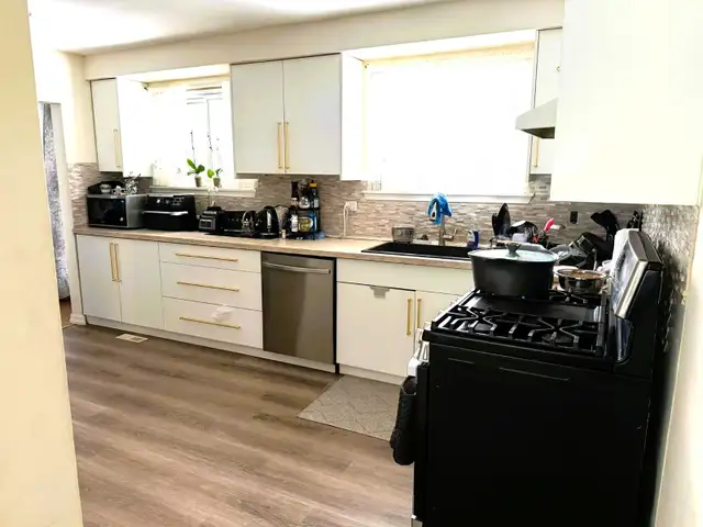 Beautiful 3Bed 1 Bath- Main Floor- Detached house- Richmond Hill - Photo 7