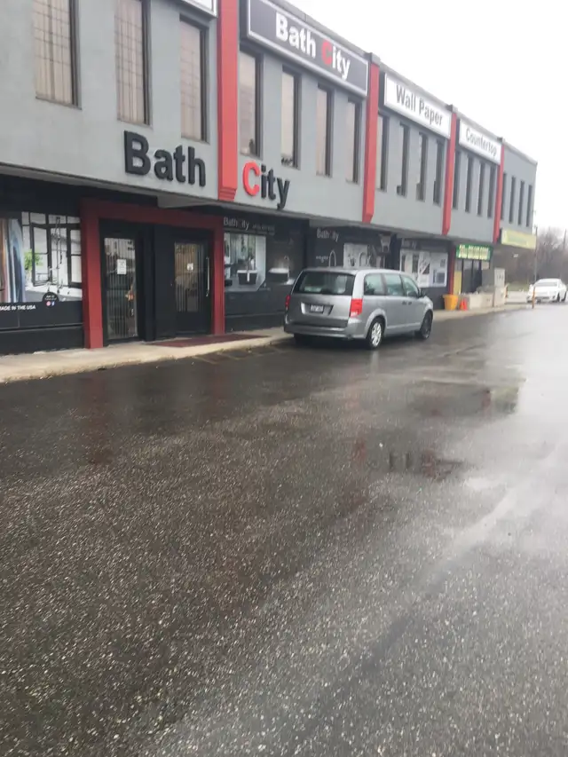 Office in Vaughan available - Photo 3