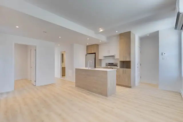 5 1/2 rénovée 2026 · 4 mins Metro Parc · A/C WiFi inclus - Photo 2