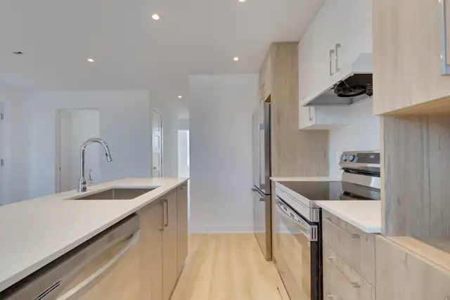 5 1/2 rénovée 2026 · 4 mins Metro Parc · A/C WiFi inclus - Photo 3