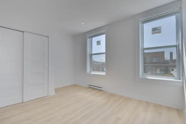 5 1/2 rénovée 2026 · 4 mins Metro Parc · A/C WiFi inclus - Photo 7