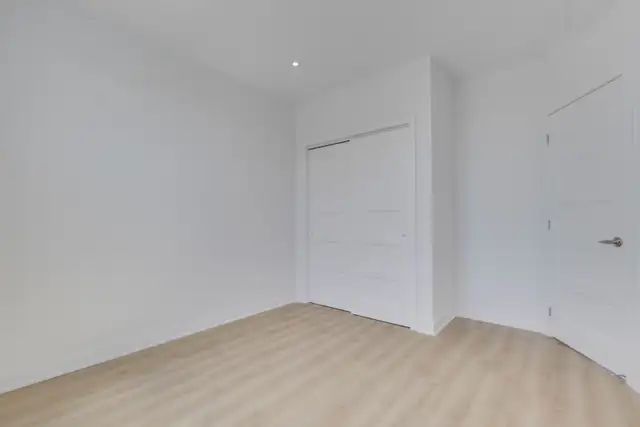 5 1/2 rénovée 2026 · 4 mins Metro Parc · A/C WiFi inclus - Photo 9