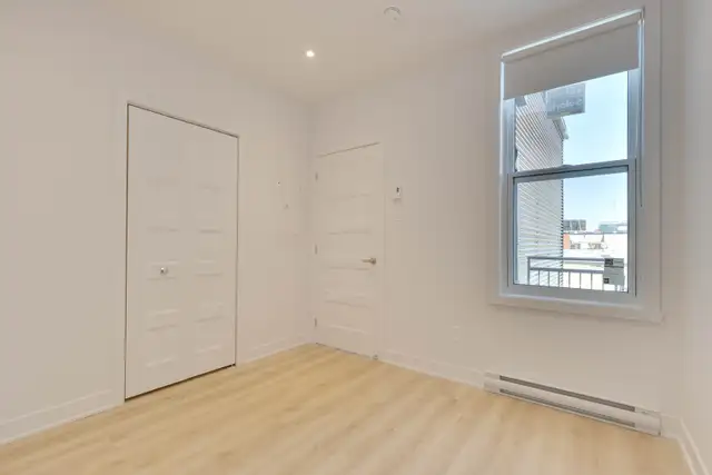 5 1/2 rénovée 2026 · 4 mins Metro Parc · A/C WiFi inclus - Photo 11