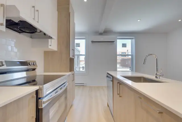 5 1/2 rénovée 2026 · 4 mins Metro Parc · A/C WiFi inclus - Photo 12