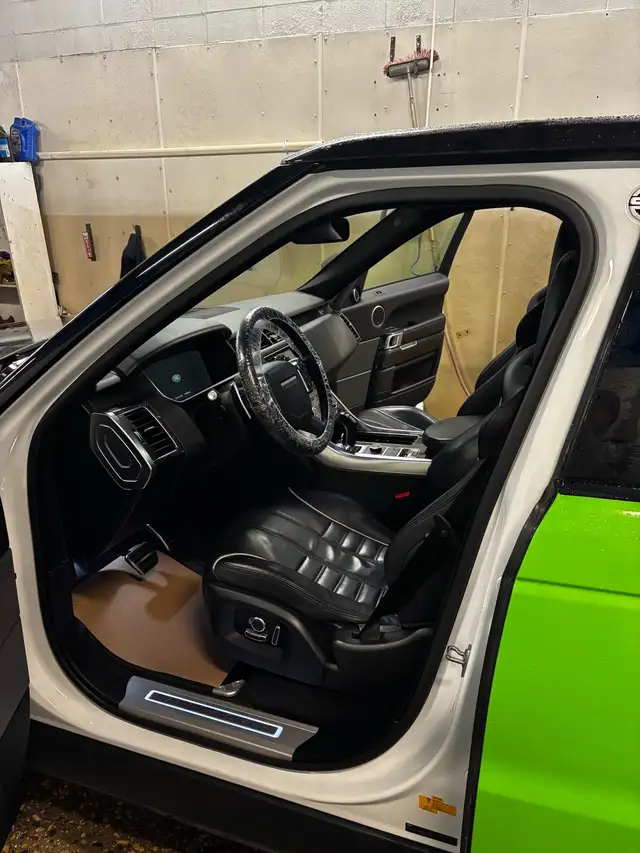 2016 Range Rover Sport SVR - Photo 2