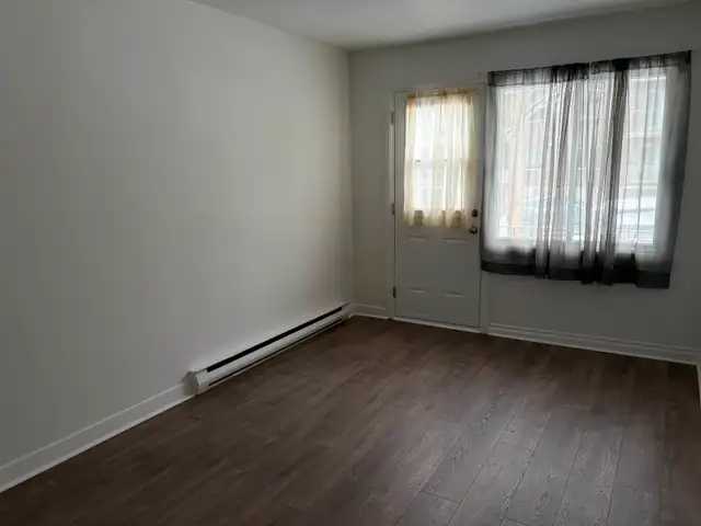 Grand Logement 4½ ensoleillé au rez-de-chaussée - Photo 7