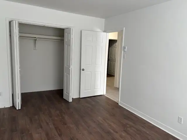 Grand Logement 4½ ensoleillé au rez-de-chaussée - Photo 9