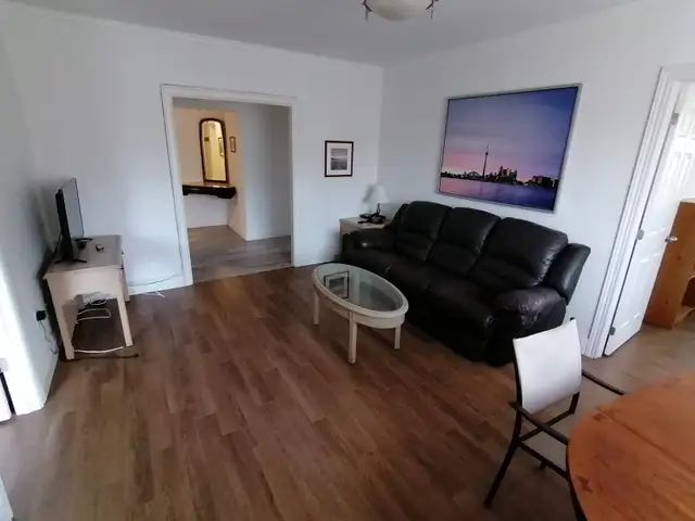 Furnished room in Female Shared Apt at Yonge & St Clair, Toronto - Photo 2