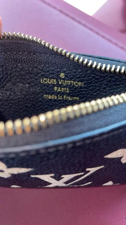 Louis Vuitton key pouch - Photo 2
