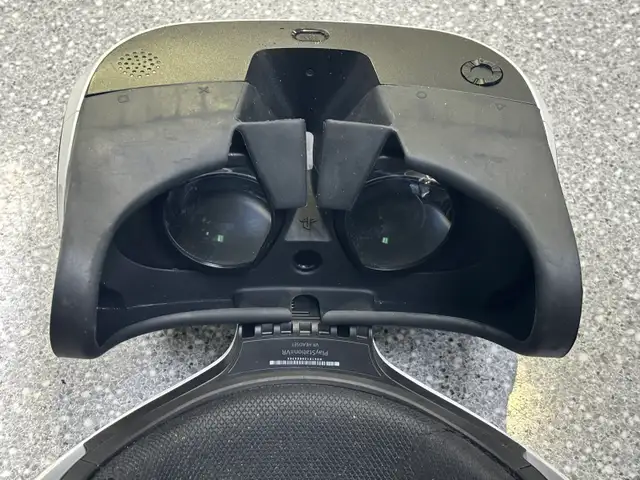 PS4 VR Gen 1 Headset with Accessories - Photo 4