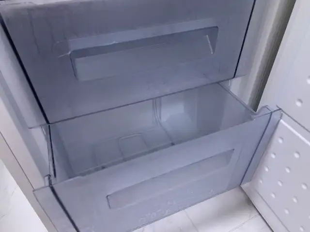 Galanz 3.1 cuft upright freezer, like brand new condition - Photo 4