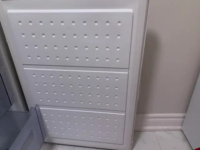 Galanz 3.1 cuft upright freezer, like brand new condition - Photo 5