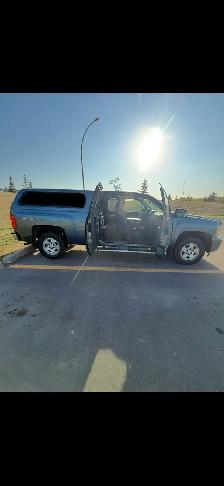 2010 sierra extended cab with canopy -low km