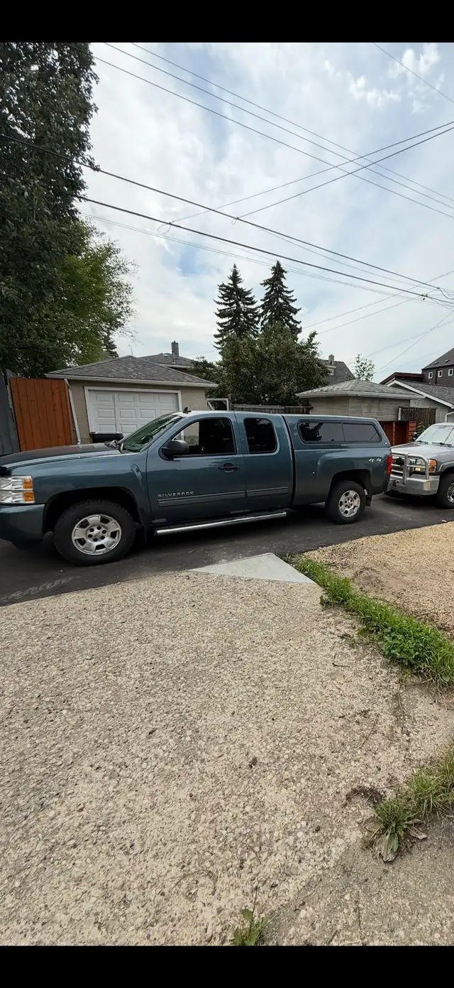 2010 sierra extended cab with canopy -low km - Photo 3