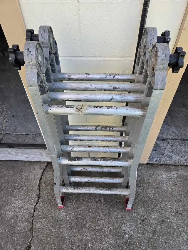 Featherlite 12' folding ladder - Photo 3