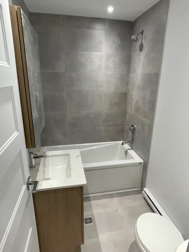 4 1/2 · construit 2022 · A/C WiFi inclus · 2 mins Metro Parc - Photo 3