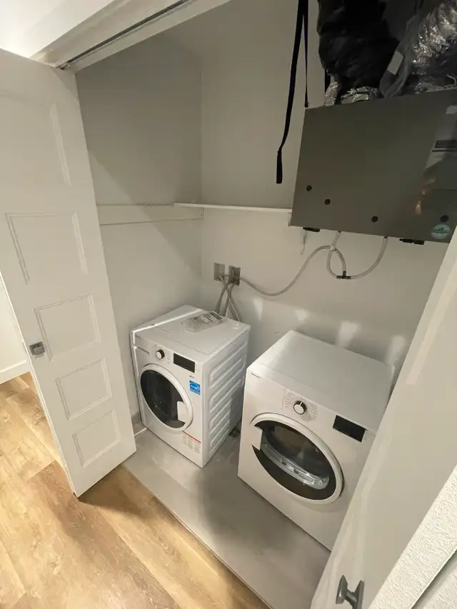 4 1/2 · construit 2022 · A/C WiFi inclus · 2 mins Metro Parc - Photo 4