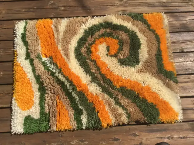 Tapis crocheté à la main