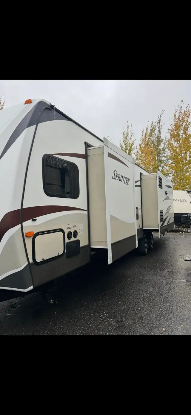 33 Foot Couples Trailer