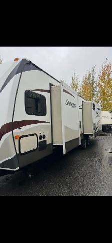 33 Foot Couples Trailer