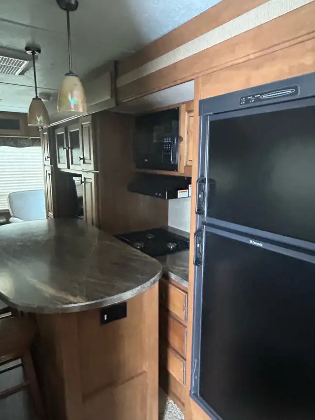 33 Foot Couples Trailer - Photo 6