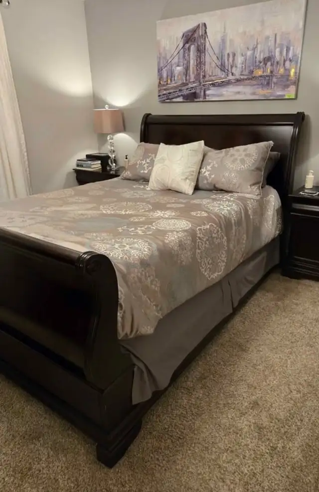 Queensize Cherrywood Bedframe Nonsmoker Cat Friendly Clean - Photo 2