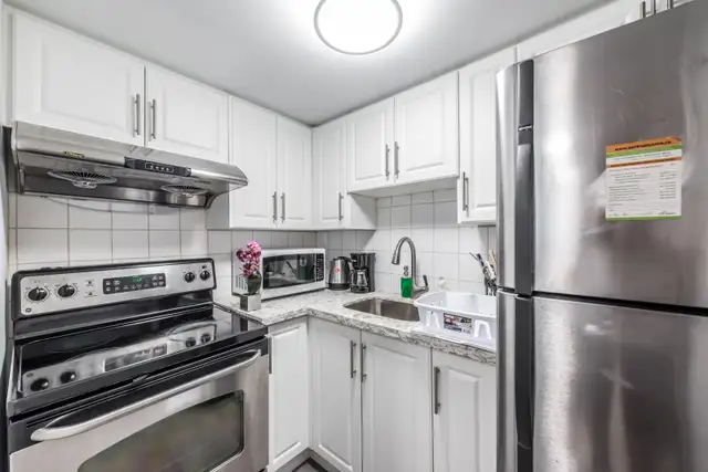 Walk-Out 2 Bedrooms Basement Apartment at Yonge/Major Mackenzie - Photo 6