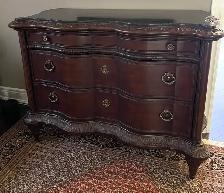 Hooker Furniture Mahogany Serpentine Chest – Designer Piece – Pr