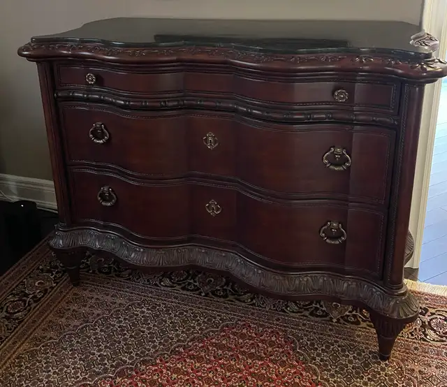 Hooker Furniture Mahogany Serpentine Chest – Designer Piece – Pr - Photo 5