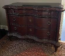 Hooker Furniture Mahogany Serpentine Chest – Designer Piece – Pr - Photo 5