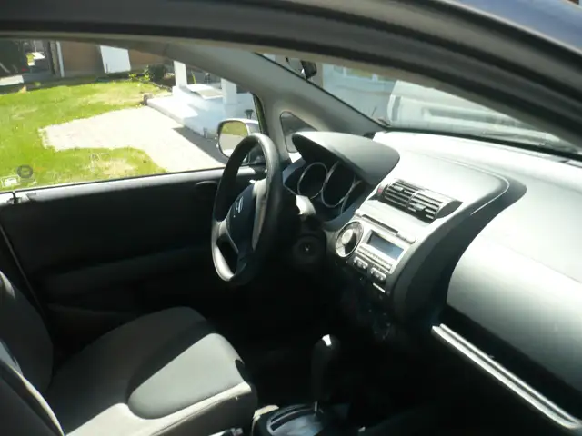 2007 Honda Fit - Photo 2
