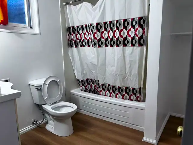 Bedrooms,Mcbride &Erindale Station Rd,Mississauga,L5C 1W7 - Photo 5