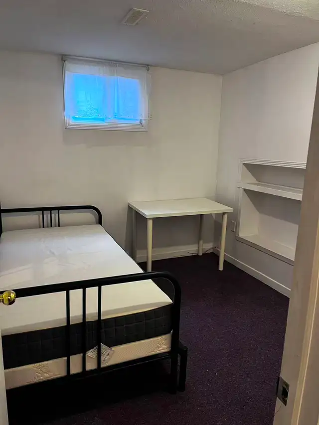 Bedrooms,Mcbride &Erindale Station Rd,Mississauga,L5C 1W7 - Photo 6