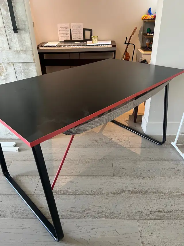 Gaming / Office Desk Like New - Photo 2