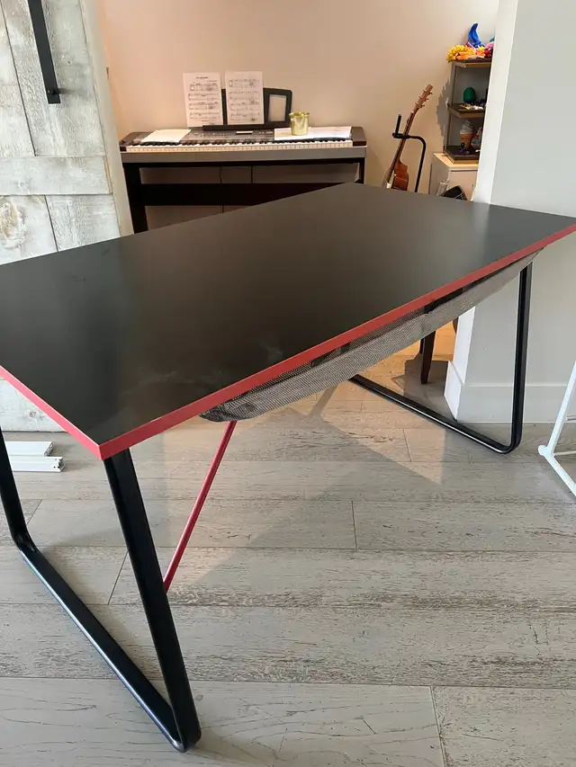 Gaming / Office Desk Like New - Photo 3