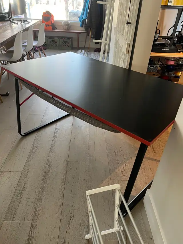 Gaming / Office Desk Like New - Photo 4